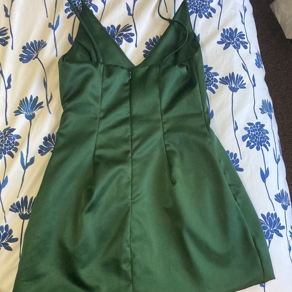 Green mini dress, perfect condition size small - Picture 3 of 3